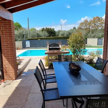 Casa Pergola 1 - Grande Per 6 Ospiti - Fronte Piscina, Parking باردولينو