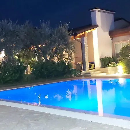Lägenhet Casa Pergola 1 - Grande Per 6 Ospiti - Fronte Piscina, Parking
