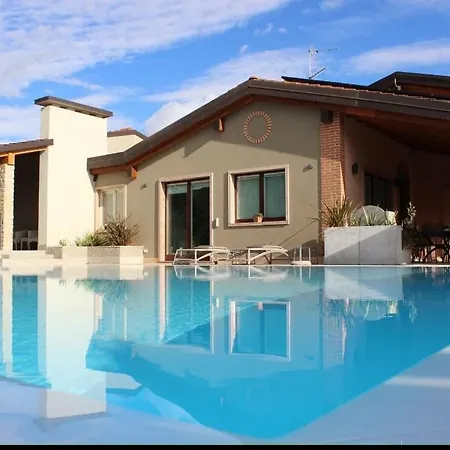 Casa Pergola 1 - Elegante Per 6 Persone - Fronte Piscina, Parking * Bardolino