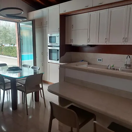 Casa Pergola 1 - Elegante Per 6 Persone - Fronte Piscina, Parking Bardolino