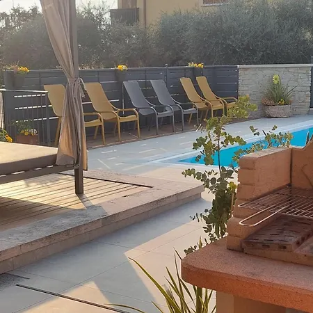 Casa Pergola 1 - Grande Per 6 Ospiti - Fronte Piscina, Parking Appartement *