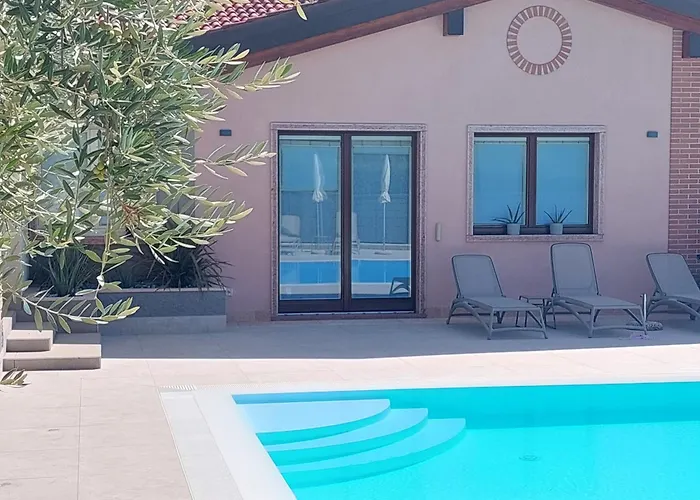 Casa Pergola 1 - Grande Per 6 Ospiti - Fronte Piscina, Parking * Bardolino