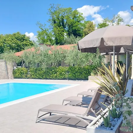 Casa Pergola 1 - Grande Per 6 Ospiti - Fronte Piscina, Parking Апартаменты *