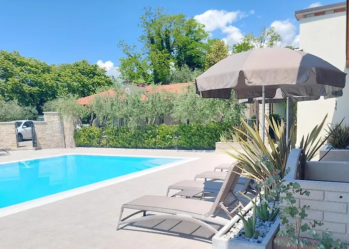 Casa Pergola 1 - Grande Per 6 Ospiti - Fronte Piscina, Parking Апартаменты *